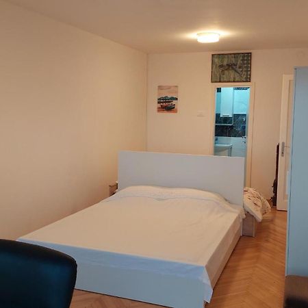 Room With Private Toilet And Balcony In City Center In Shared Apartment Spalato Esterno foto