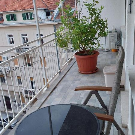 Room With Private Toilet And Balcony In City Center In Shared Apartment Spalato Esterno foto