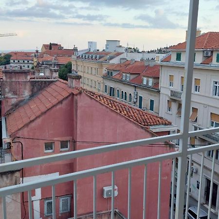 Room With Private Toilet And Balcony In City Center In Shared Apartment Spalato Esterno foto
