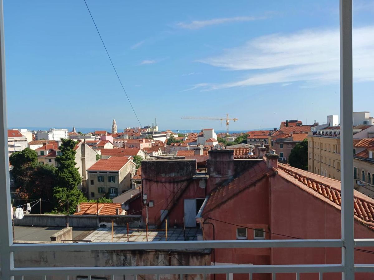 Room With Private Toilet And Balcony In City Center In Shared Apartment Spalato Esterno foto