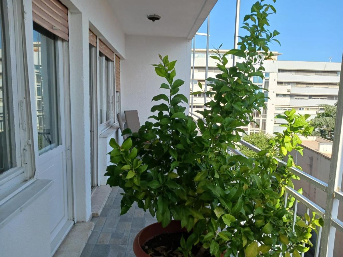 Room With Private Toilet And Balcony In City Center In Shared Apartment Spalato Esterno foto