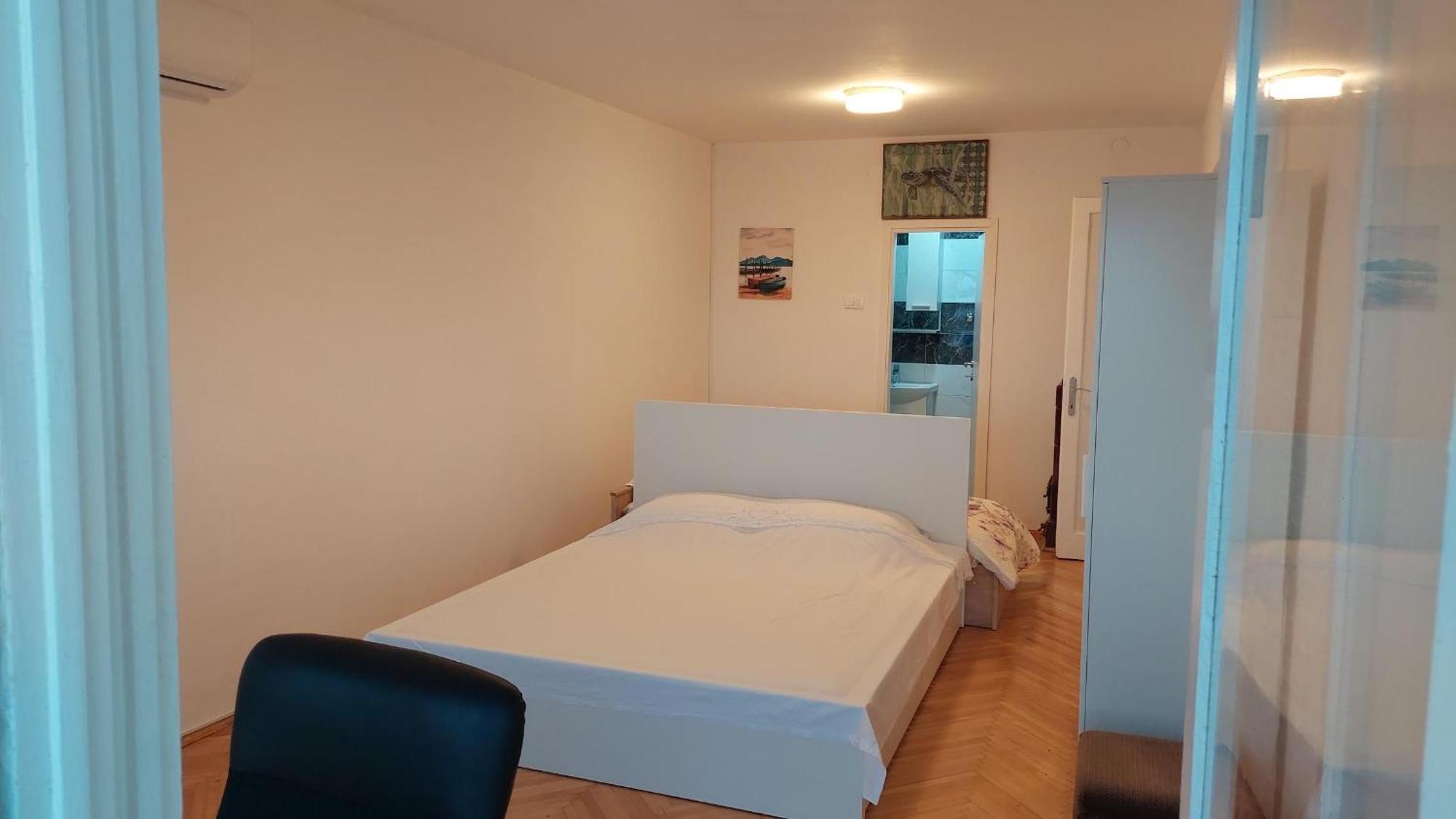 Room With Private Toilet And Balcony In City Center In Shared Apartment Spalato Esterno foto