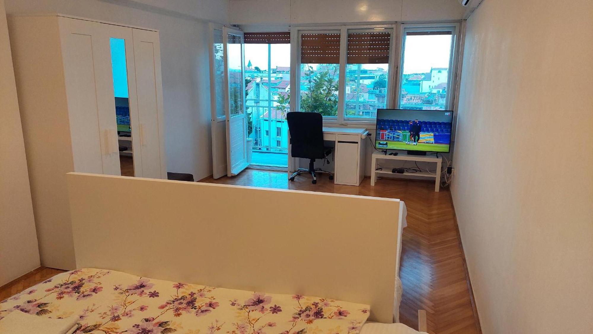 Room With Private Toilet And Balcony In City Center In Shared Apartment Spalato Esterno foto