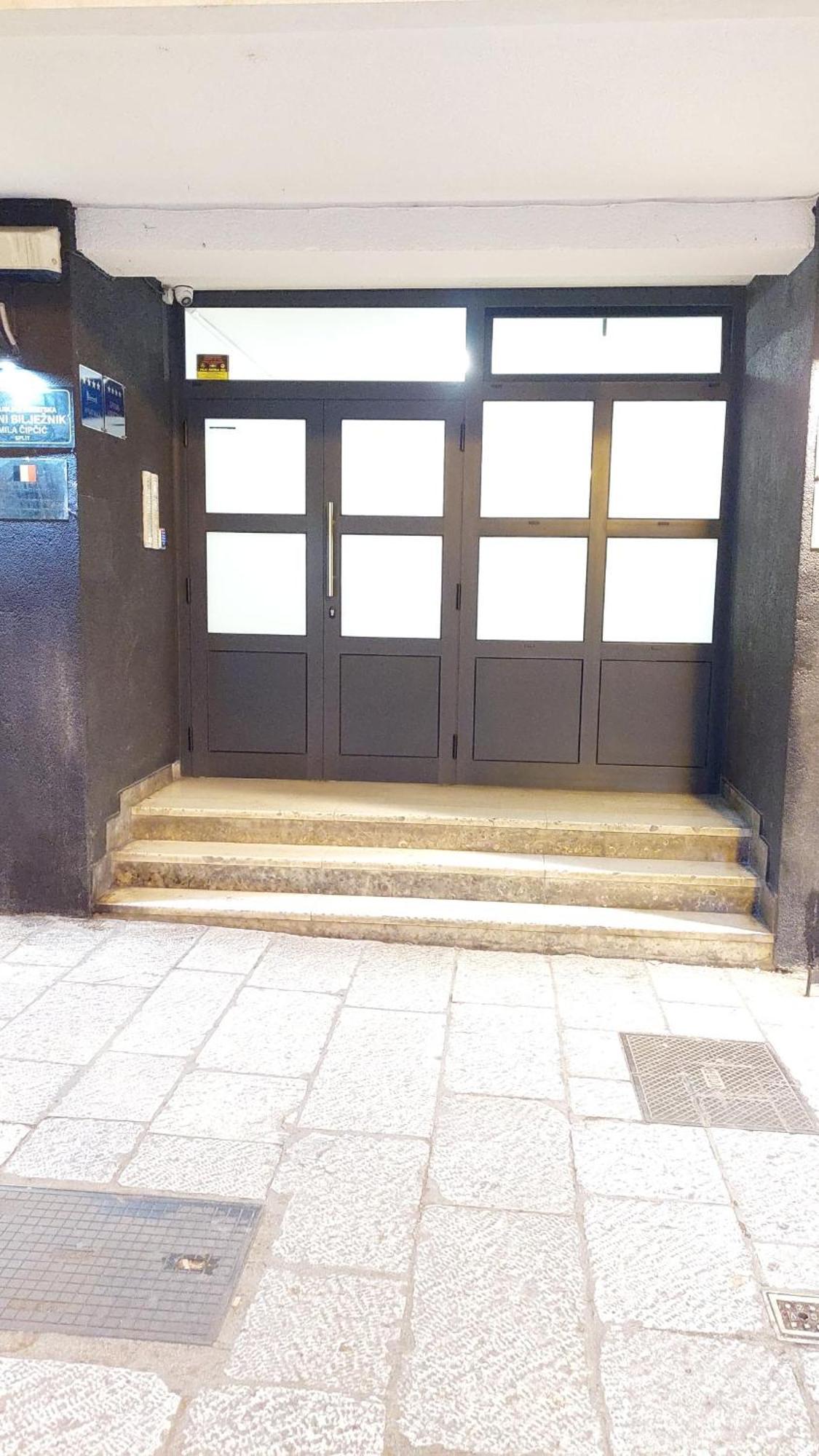 Room With Private Toilet And Balcony In City Center In Shared Apartment Spalato Esterno foto